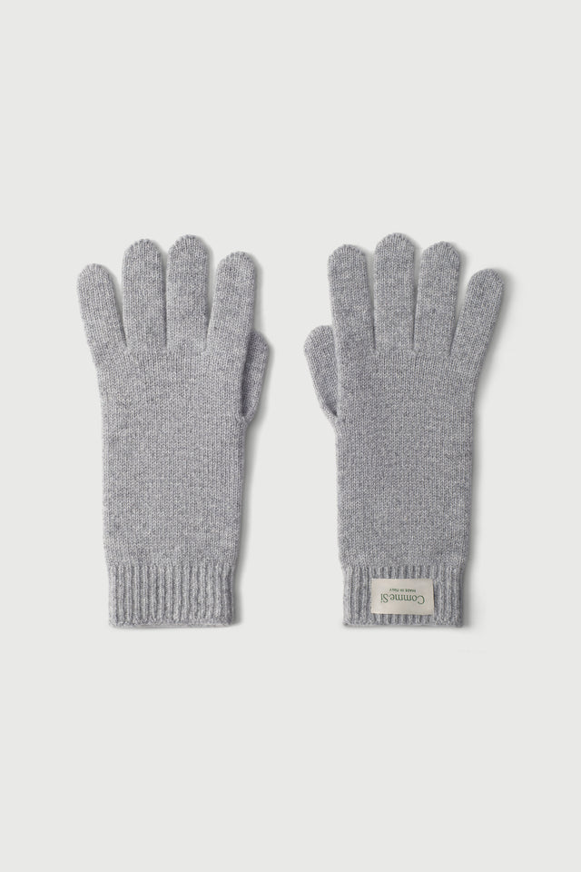 The Cashmere Glove, Short